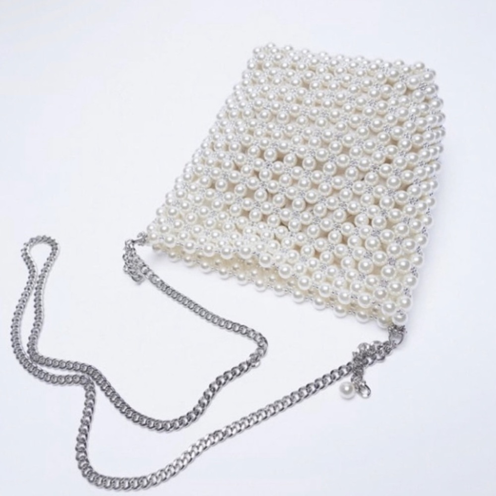 WHITE PEARL BEAD MINI BUCKET BAG
